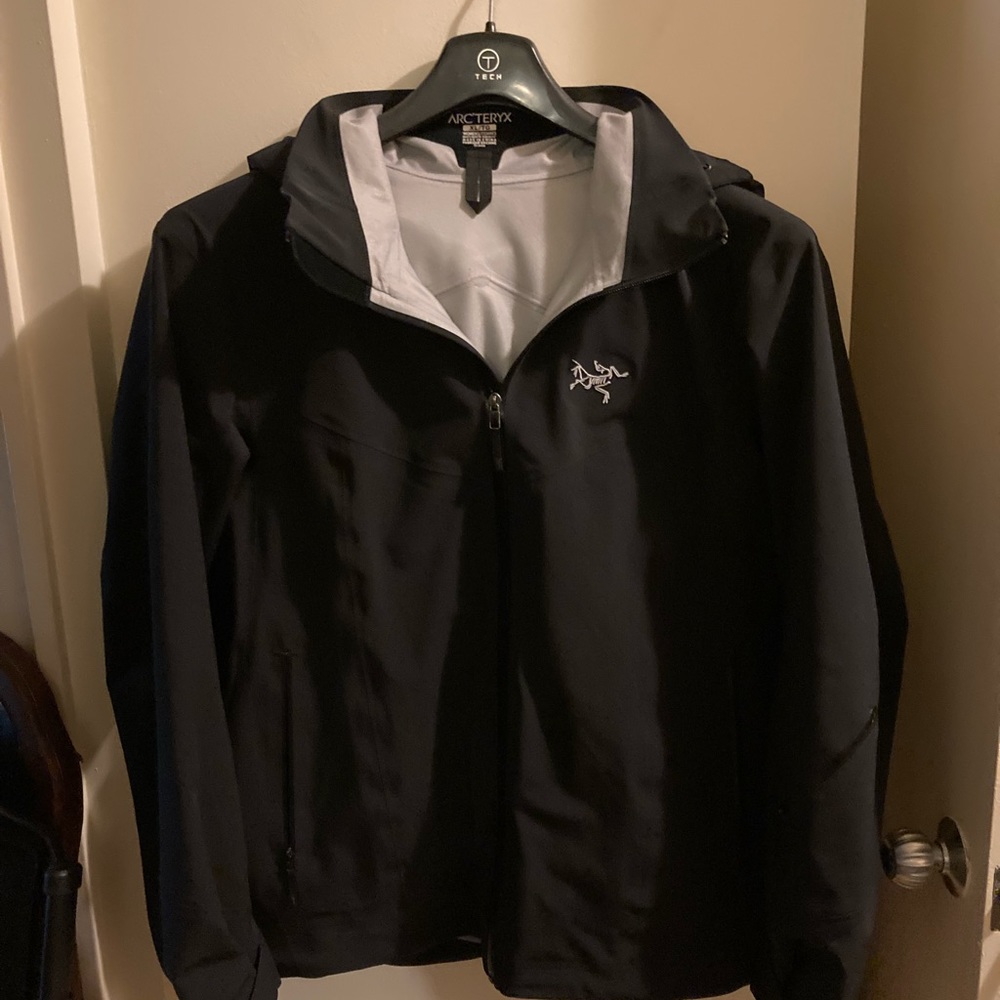 Never Worn Arcteryx Ravenna Women’s XL Gore-Tex Jacket w/flannel backer.